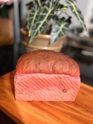 火龍果蔓越莓吐司